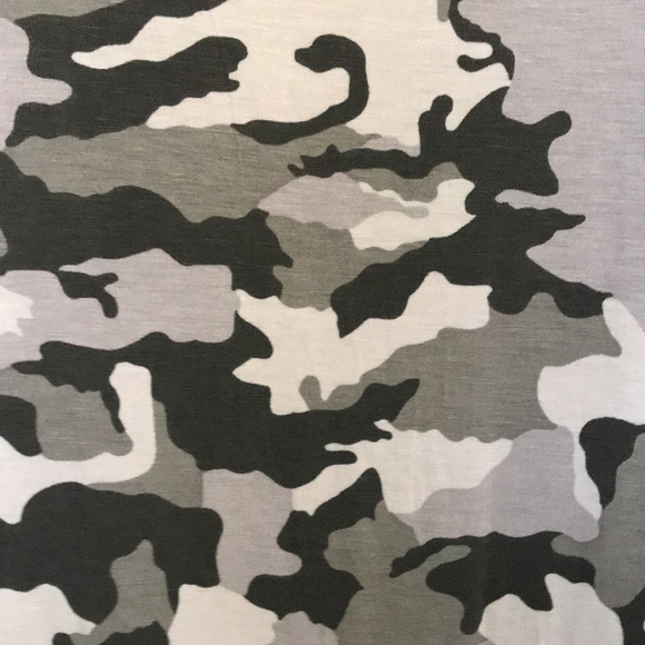 Retreat by Rhonda Shear Top Sz L Gray White Camo Soft w ruched sides Soft knit - Picture 2 of 10